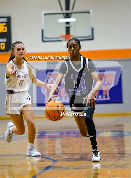 Thumbnail 3 in Chilton County vs Thorsby (Chilton County Tournament Semifinal) photogallery.