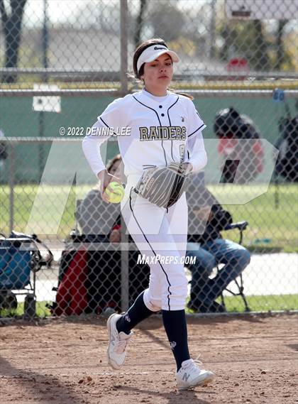 Thumbnail 2 in Golden Valley vs. Central Catholic photogallery.
