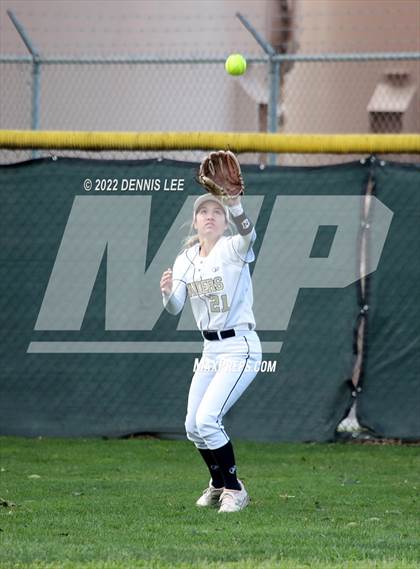Thumbnail 3 in Golden Valley vs. Central Catholic photogallery.