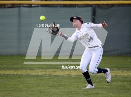 Thumbnail 2 in Golden Valley vs. Central Catholic photogallery.