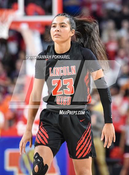 Thumbnail 2 in Millard North vs. Lincoln High (NSAA Class A Semifinal) photogallery.