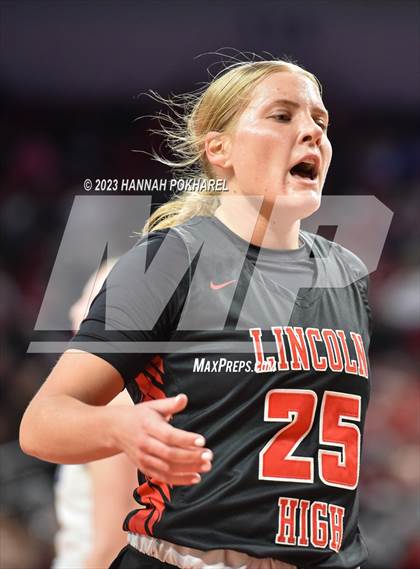 Thumbnail 3 in Millard North vs. Lincoln High (NSAA Class A Semifinal) photogallery.