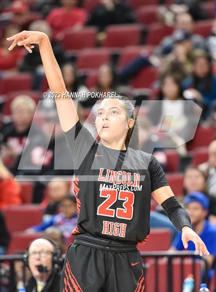 Thumbnail 1 in Millard North vs. Lincoln High (NSAA Class A Semifinal) photogallery.