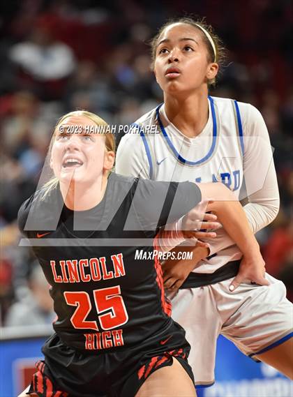 Thumbnail 3 in Millard North vs. Lincoln High (NSAA Class A Semifinal) photogallery.