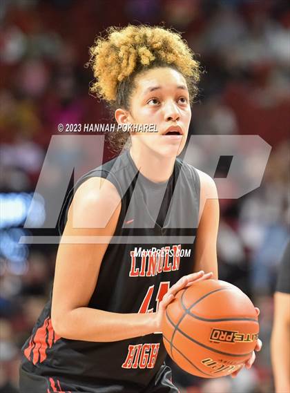 Thumbnail 1 in Millard North vs. Lincoln High (NSAA Class A Semifinal) photogallery.