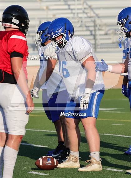 Thumbnail 3 in Peaster vs Mineral Wells (scrimmage) photogallery.
