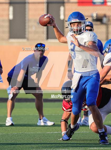 Thumbnail 2 in Peaster vs Mineral Wells (scrimmage) photogallery.