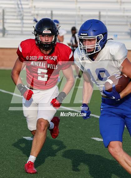 Thumbnail 1 in Peaster vs Mineral Wells (scrimmage) photogallery.