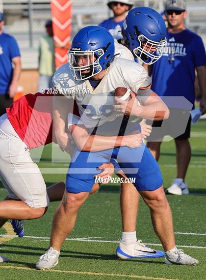 Thumbnail 1 in Peaster vs Mineral Wells (scrimmage) photogallery.