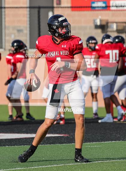 Thumbnail 1 in Peaster vs Mineral Wells (scrimmage) photogallery.