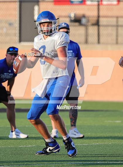 Thumbnail 3 in Peaster vs Mineral Wells (scrimmage) photogallery.