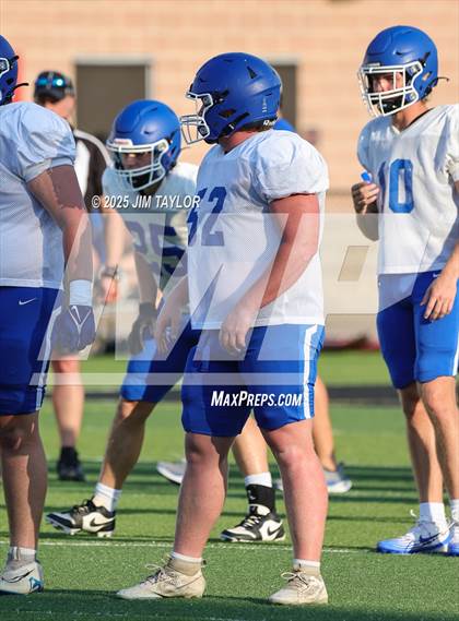 Thumbnail 2 in Peaster vs Mineral Wells (scrimmage) photogallery.