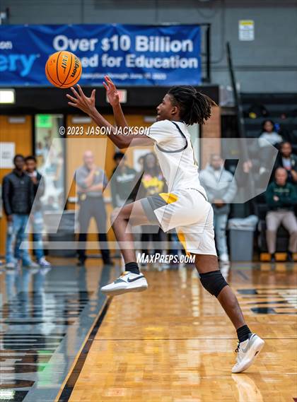 Thumbnail 2 in Red Springs vs Fairmont (Robeson County Shootout) photogallery.