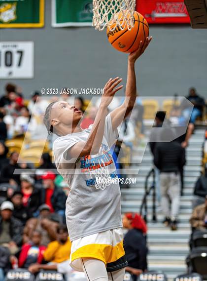 Thumbnail 2 in Red Springs vs Fairmont (Robeson County Shootout) photogallery.