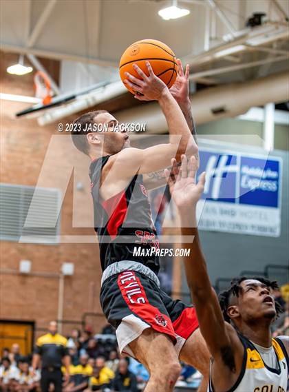Thumbnail 3 in Red Springs vs Fairmont (Robeson County Shootout) photogallery.