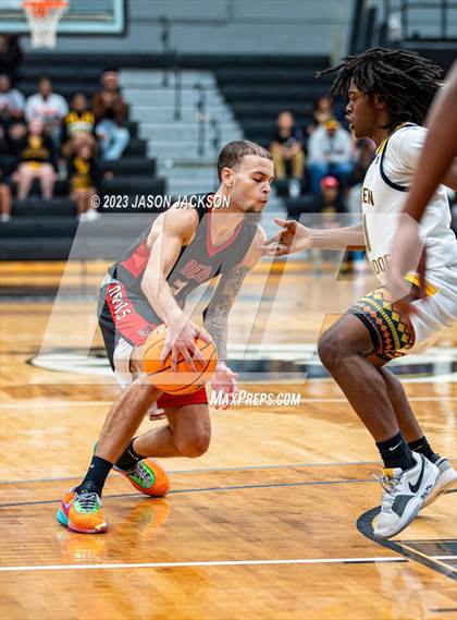 Thumbnail 3 in Red Springs vs Fairmont (Robeson County Shootout) photogallery.