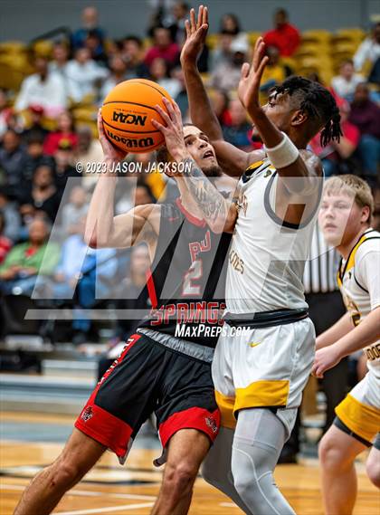 Thumbnail 2 in Red Springs vs Fairmont (Robeson County Shootout) photogallery.