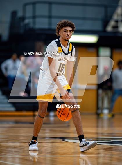 Thumbnail 2 in Red Springs vs Fairmont (Robeson County Shootout) photogallery.