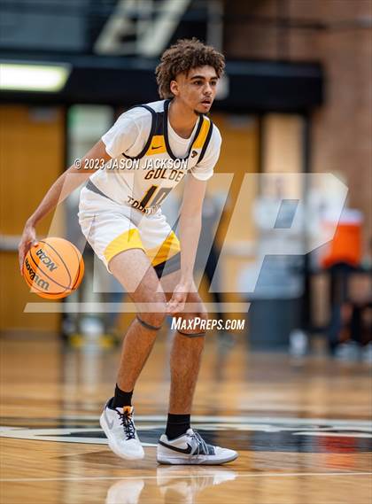 Thumbnail 2 in Red Springs vs Fairmont (Robeson County Shootout) photogallery.