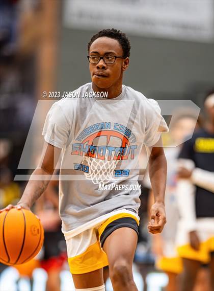 Thumbnail 2 in Red Springs vs Fairmont (Robeson County Shootout) photogallery.