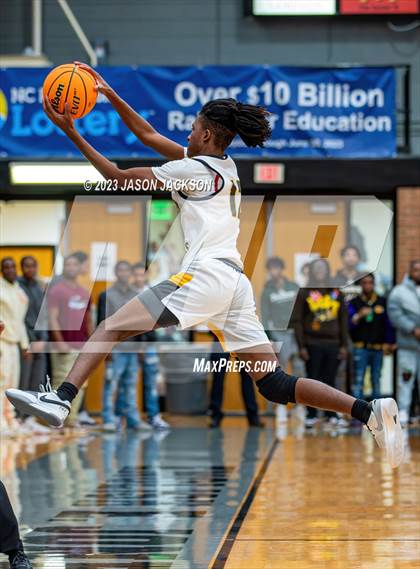 Thumbnail 1 in Red Springs vs Fairmont (Robeson County Shootout) photogallery.