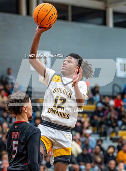 Thumbnail 2 in Red Springs vs Fairmont (Robeson County Shootout) photogallery.