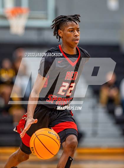 Thumbnail 2 in Red Springs vs Fairmont (Robeson County Shootout) photogallery.