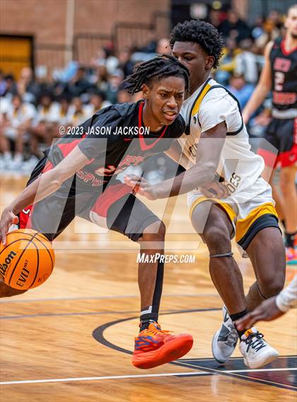 Thumbnail 1 in Red Springs vs Fairmont (Robeson County Shootout) photogallery.
