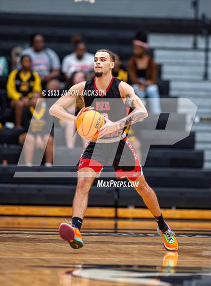 Thumbnail 2 in Red Springs vs Fairmont (Robeson County Shootout) photogallery.