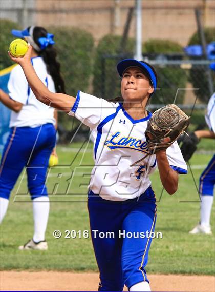 Thumbnail 1 in Bishop Amat vs Cantwell Sacred Heart photogallery.