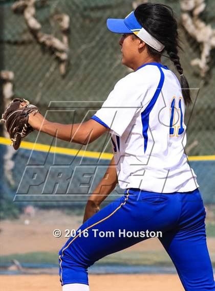 Thumbnail 3 in Bishop Amat vs Cantwell Sacred Heart photogallery.