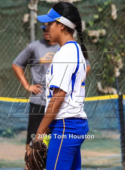 Thumbnail 1 in Bishop Amat vs Cantwell Sacred Heart photogallery.