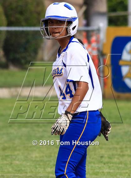Thumbnail 1 in Bishop Amat vs Cantwell Sacred Heart photogallery.