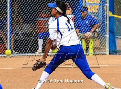 Thumbnail 2 in Bishop Amat vs Cantwell Sacred Heart photogallery.