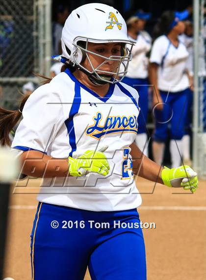 Thumbnail 2 in Bishop Amat vs Cantwell Sacred Heart photogallery.
