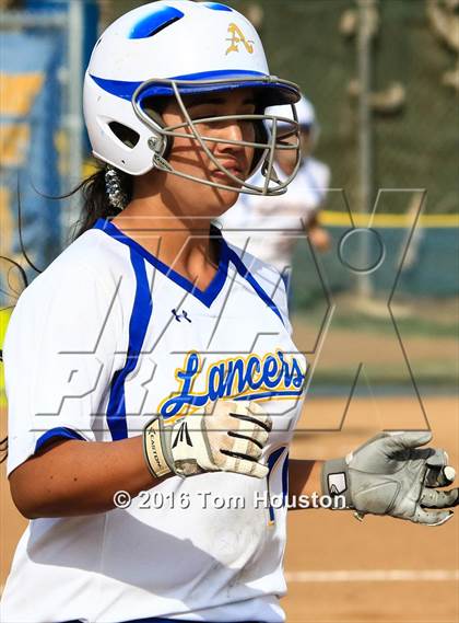 Thumbnail 2 in Bishop Amat vs Cantwell Sacred Heart photogallery.