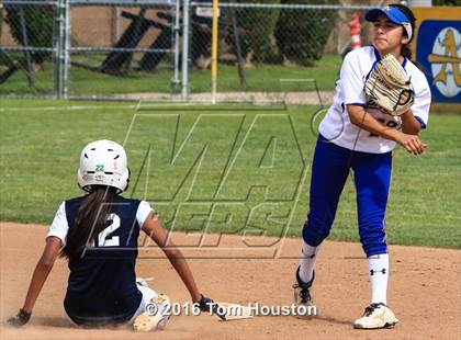 Thumbnail 2 in Bishop Amat vs Cantwell Sacred Heart photogallery.