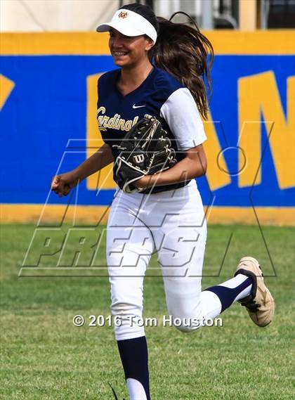 Thumbnail 2 in Bishop Amat vs Cantwell Sacred Heart photogallery.