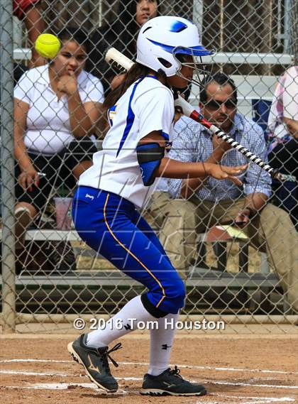 Thumbnail 1 in Bishop Amat vs Cantwell Sacred Heart photogallery.