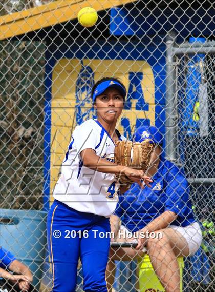 Thumbnail 1 in Bishop Amat vs Cantwell Sacred Heart photogallery.