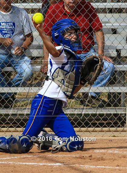 Thumbnail 2 in Bishop Amat vs Cantwell Sacred Heart photogallery.