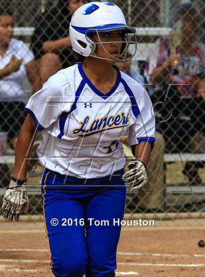 Thumbnail 2 in Bishop Amat vs Cantwell Sacred Heart photogallery.