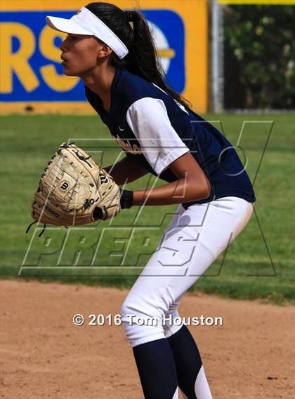 Thumbnail 2 in Bishop Amat vs Cantwell Sacred Heart photogallery.