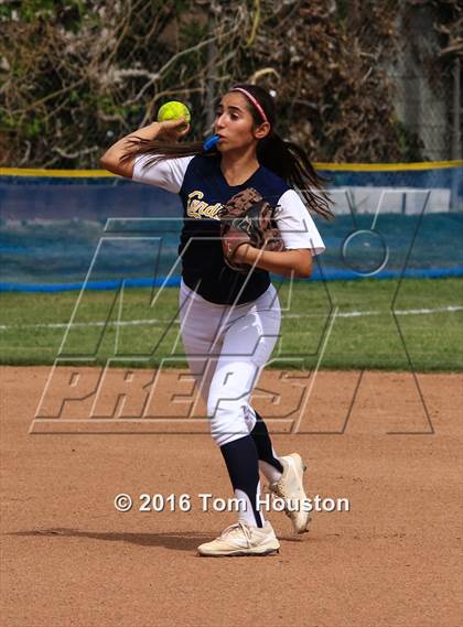 Thumbnail 3 in Bishop Amat vs Cantwell Sacred Heart photogallery.