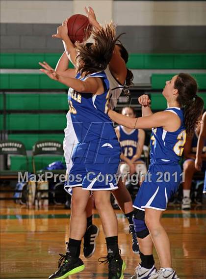 Thumbnail 3 in Immaculate Heart vs. Louisville (Pioneer Shootout) photogallery.