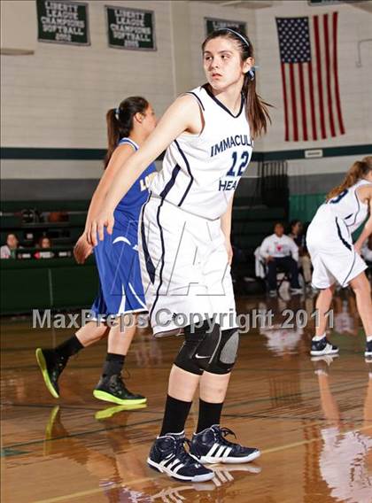 Thumbnail 2 in Immaculate Heart vs. Louisville (Pioneer Shootout) photogallery.