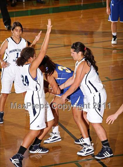 Thumbnail 1 in Immaculate Heart vs. Louisville (Pioneer Shootout) photogallery.