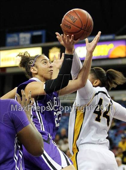 Thumbnail 1 in Bishop O'Dowd vs. Sacramento (CIF NorCal D3 Regional Final) photogallery.