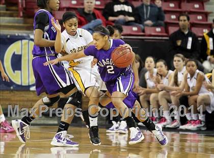 Thumbnail 3 in Bishop O'Dowd vs. Sacramento (CIF NorCal D3 Regional Final) photogallery.