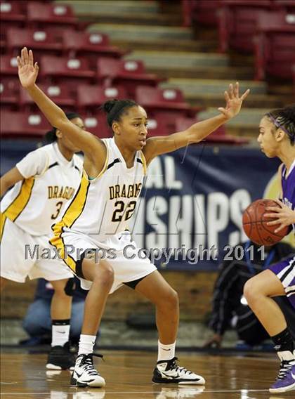 Thumbnail 2 in Bishop O'Dowd vs. Sacramento (CIF NorCal D3 Regional Final) photogallery.